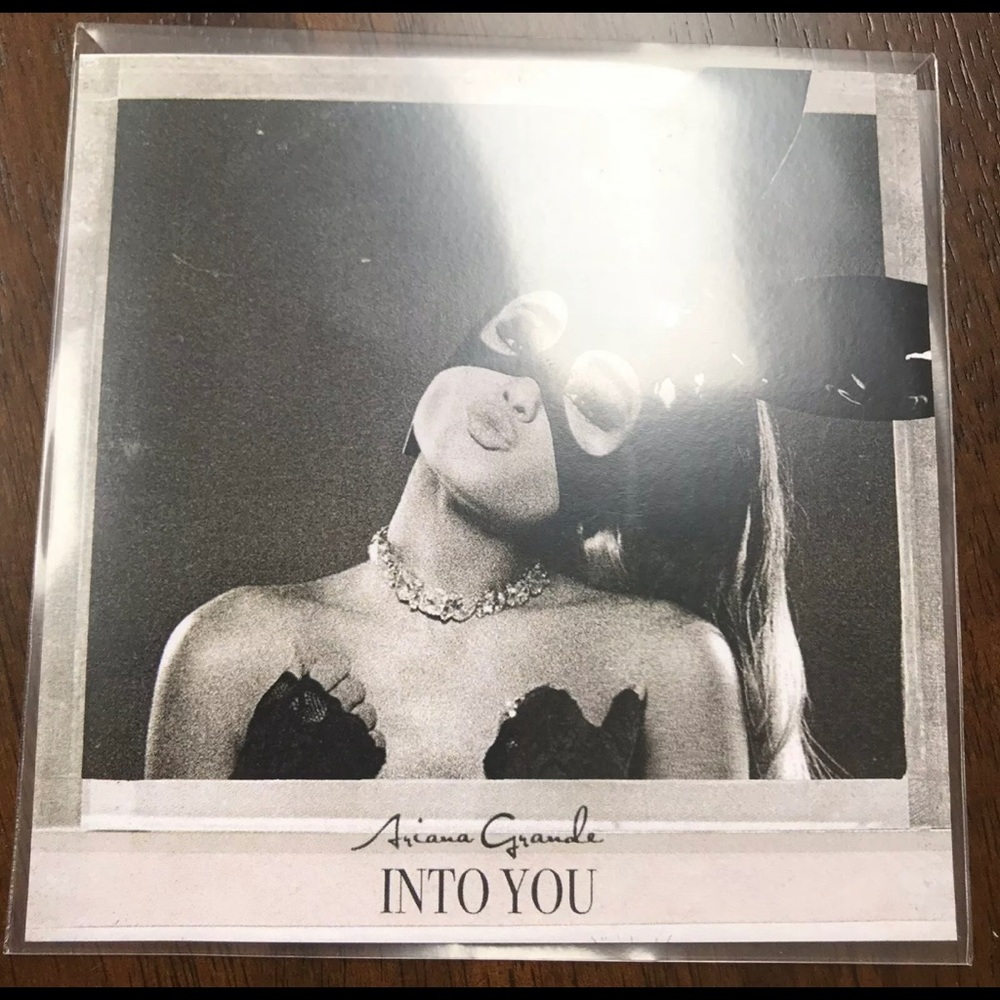 ARIANA GRANDE PROMOTIONAL INTO YOU 11 REMIX CD !!